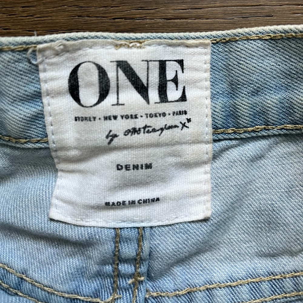 One teaspoon outlaws denim shorts. Size 25 - Picture 3 of 4